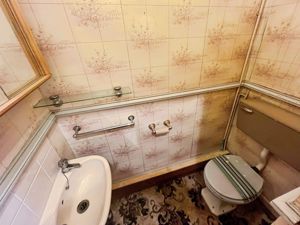 Guest wc- click for photo gallery